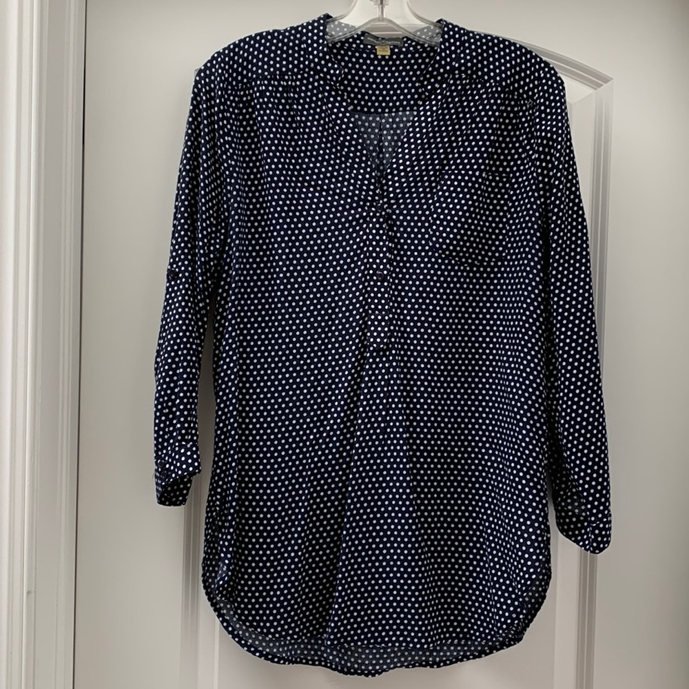 Navy polka dot 3/4 sleeve Market & Spruce top